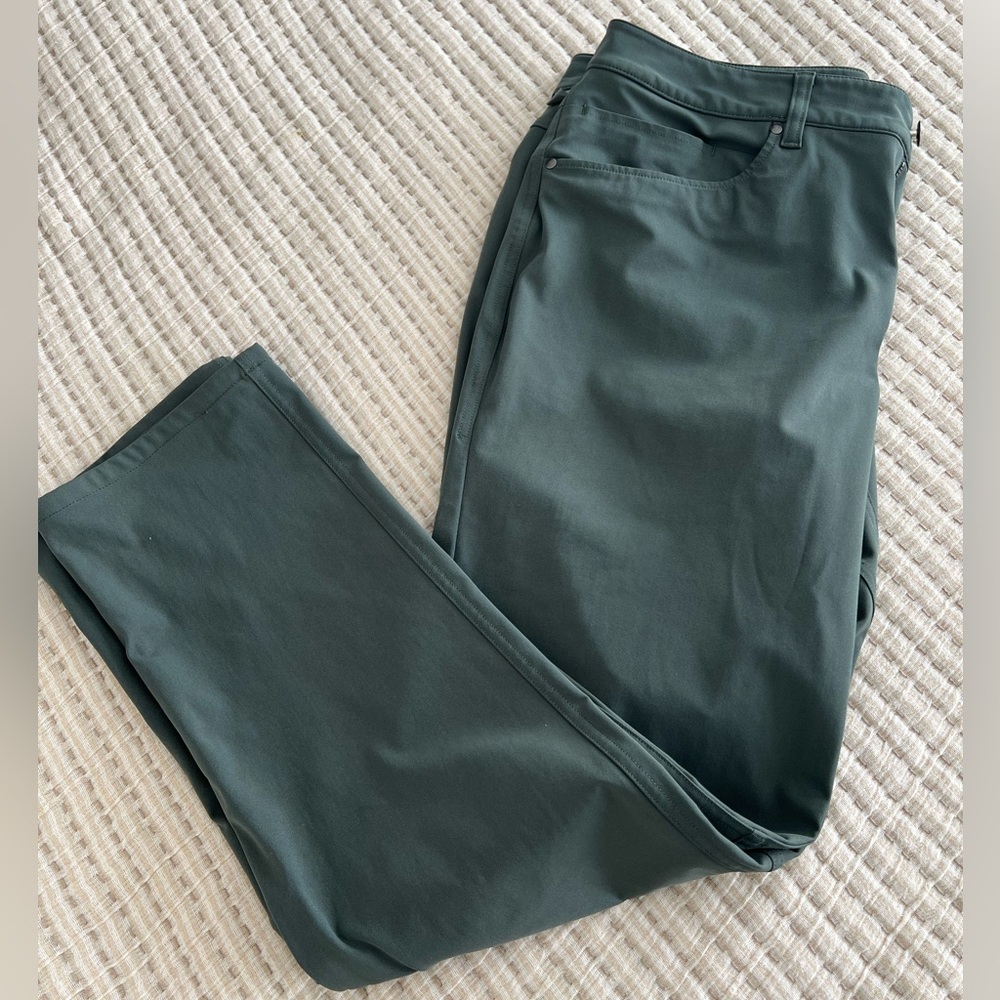 Lululemon ABC pants slim 33x30.